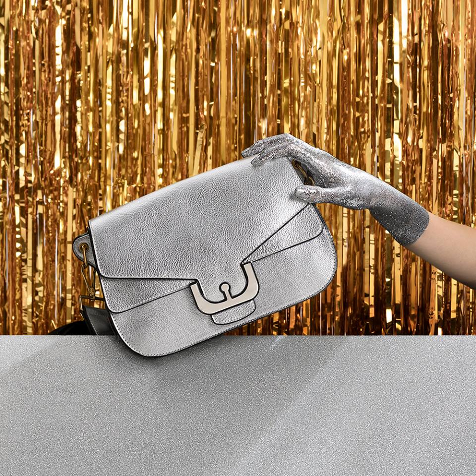 Coccinelle shoulder bags: metallic as a must-have!